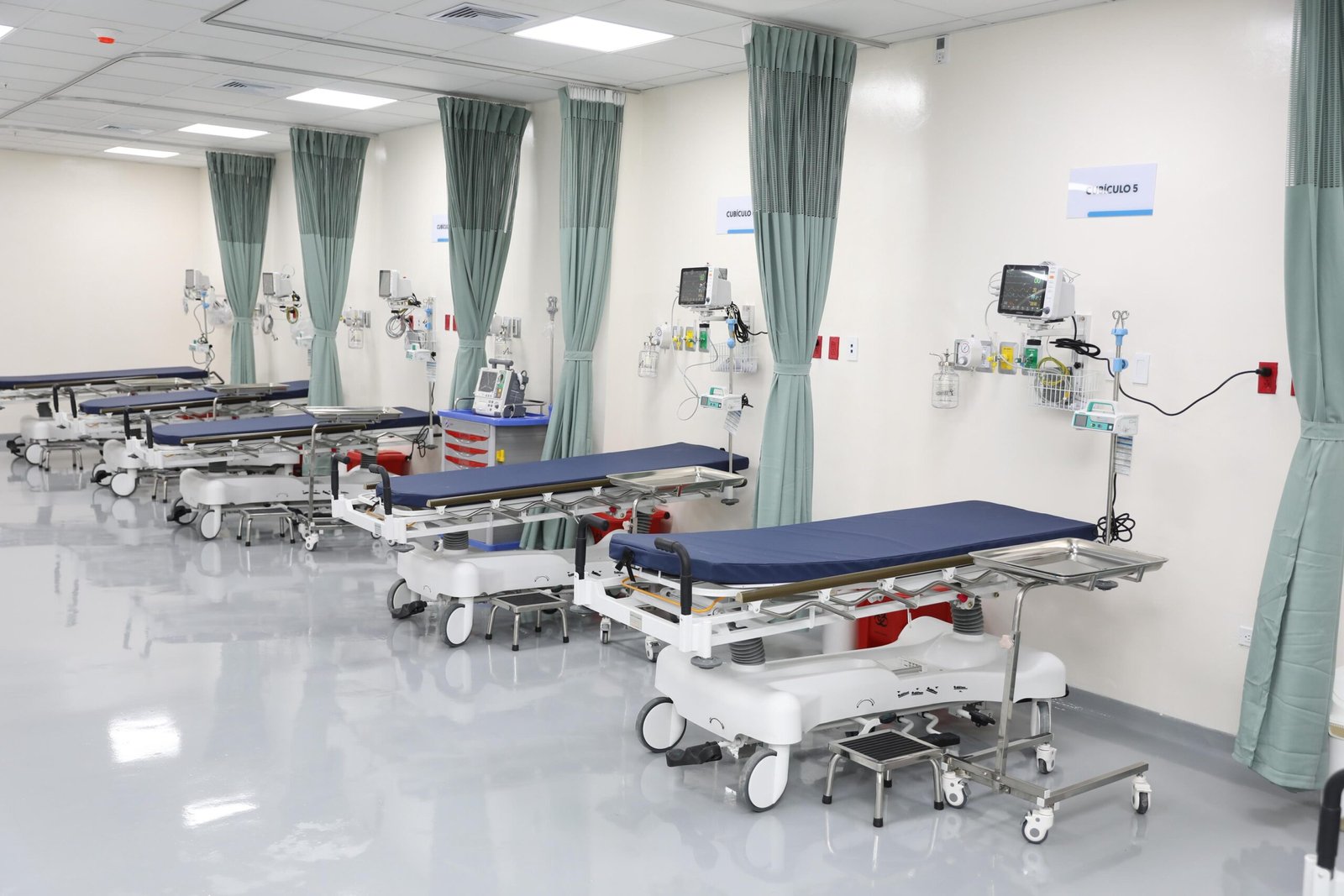 1-15-scaled Presidente Abinader inaugura primer hospital traumatológico de la región Este en Higüey