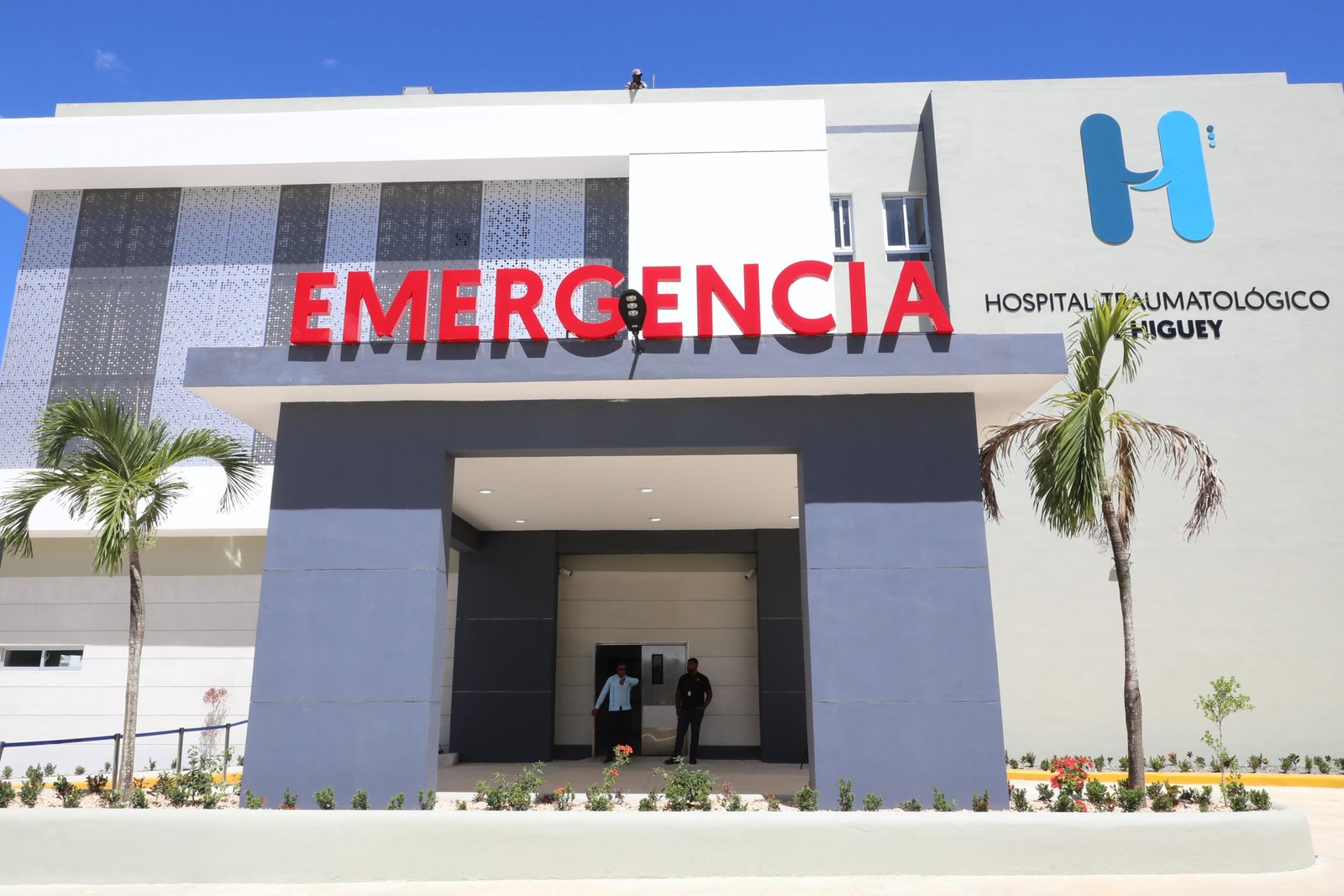 3-10-scaled Presidente Abinader inaugura primer hospital traumatológico de la región Este en Higüey