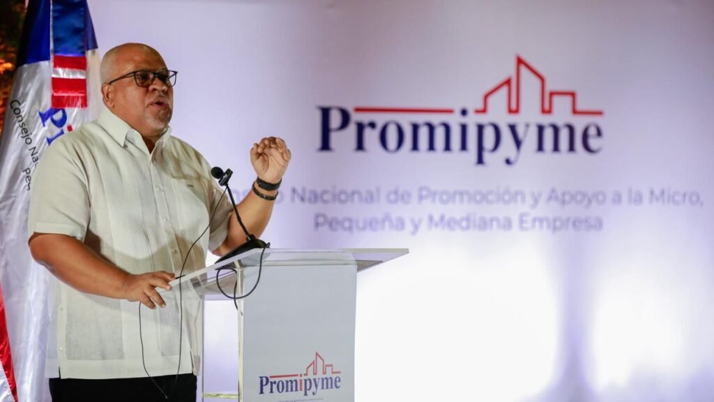 3-6-1024x576 Promipyme impulsa el emprendimiento con entrega de RD$100 millones en créditos a 400 microempresarios en Moca