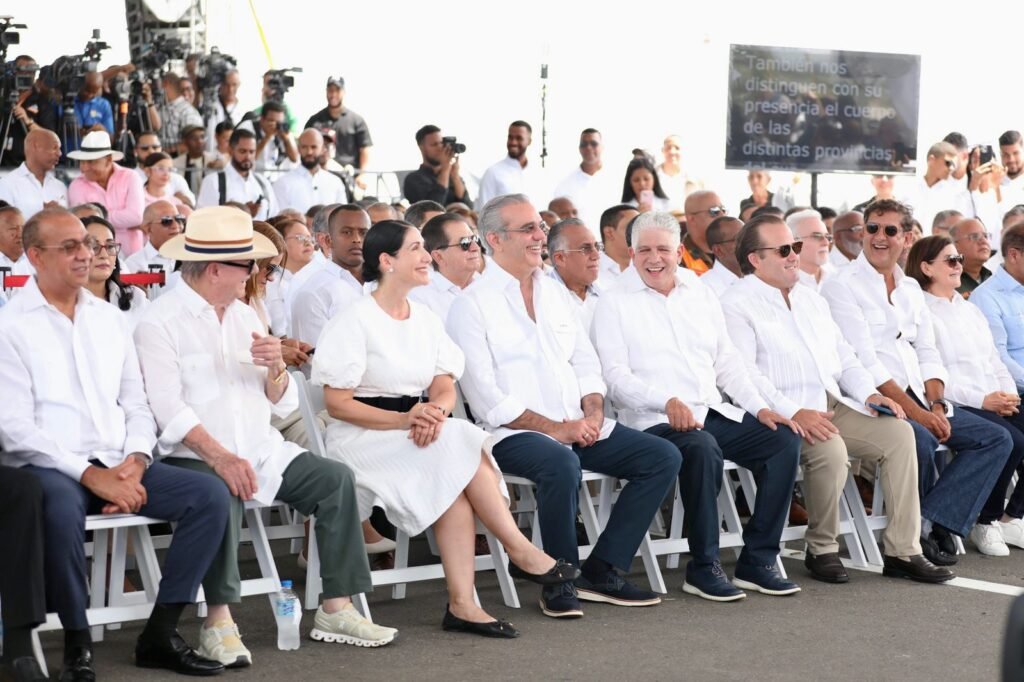 10-1024x682 Presidente Abinader deja inaugurada Circunvalación de Baní de 19.8 kilómetros que conecta el Sur del país, acorta distancia, ahorrando tiempo y combustible