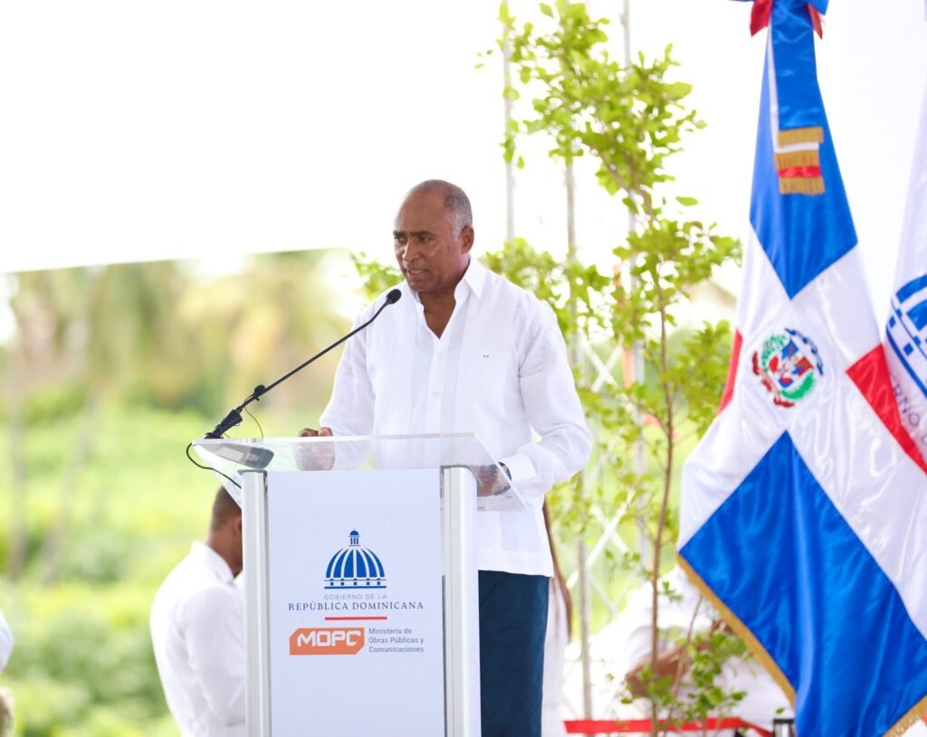 11-1024x815 Presidente Abinader deja inaugurada Circunvalación de Baní de 19.8 kilómetros que conecta el Sur del país, acorta distancia, ahorrando tiempo y combustible