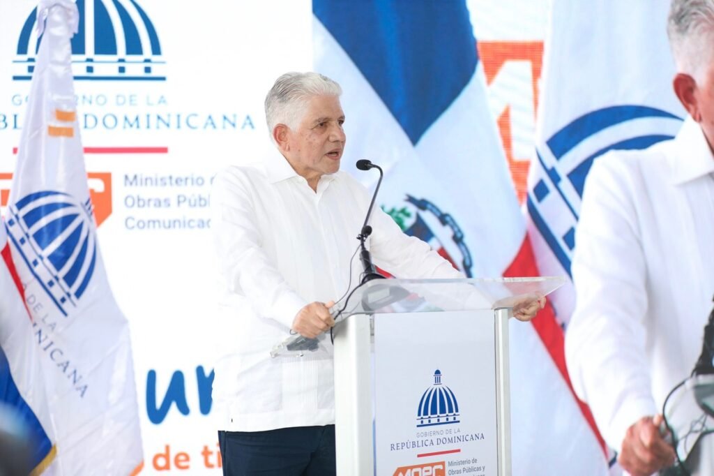 14-1024x682 Presidente Abinader deja inaugurada Circunvalación de Baní de 19.8 kilómetros que conecta el Sur del país, acorta distancia, ahorrando tiempo y combustible