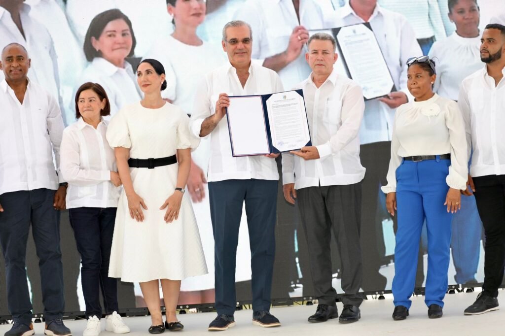 15-1024x682 Presidente Abinader deja inaugurada Circunvalación de Baní de 19.8 kilómetros que conecta el Sur del país, acorta distancia, ahorrando tiempo y combustible