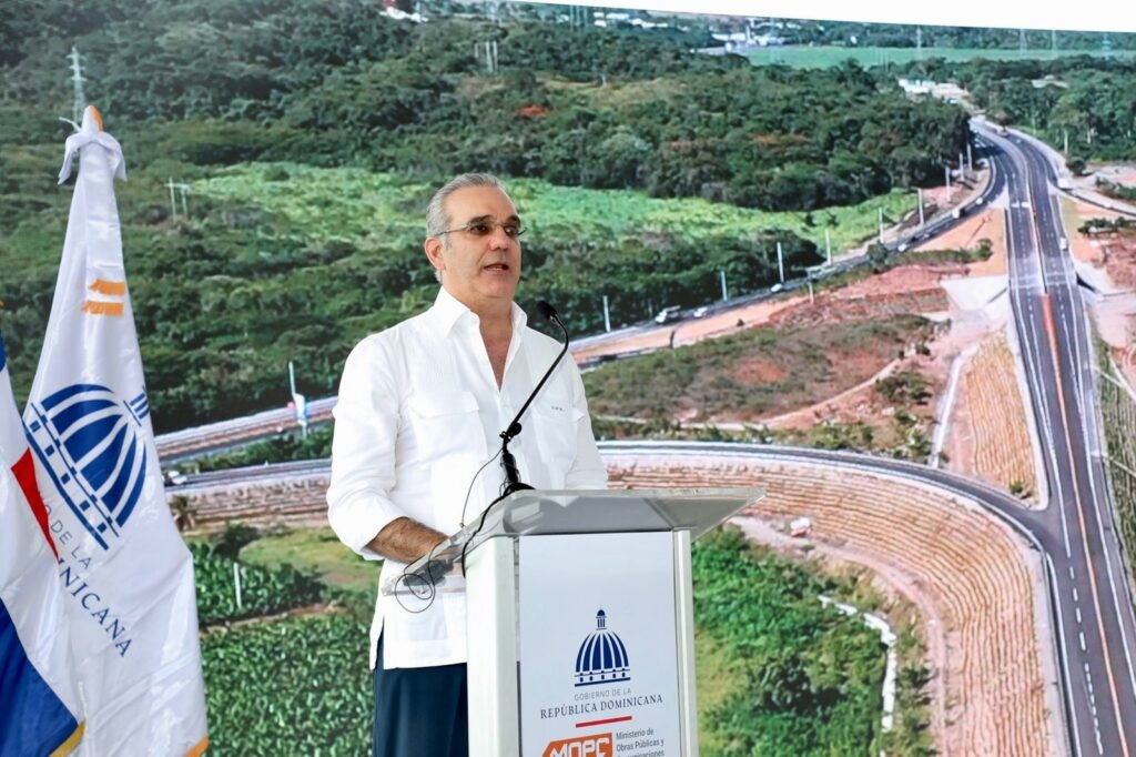 16-1024x682 Presidente Abinader deja inaugurada Circunvalación de Baní de 19.8 kilómetros que conecta el Sur del país, acorta distancia, ahorrando tiempo y combustible