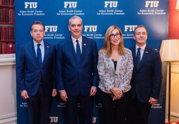 presidente-abinader-presenta-a-rd-ante-empresarios-internacionales-como-destino-competitivo-para-nuevas-inversiones-01